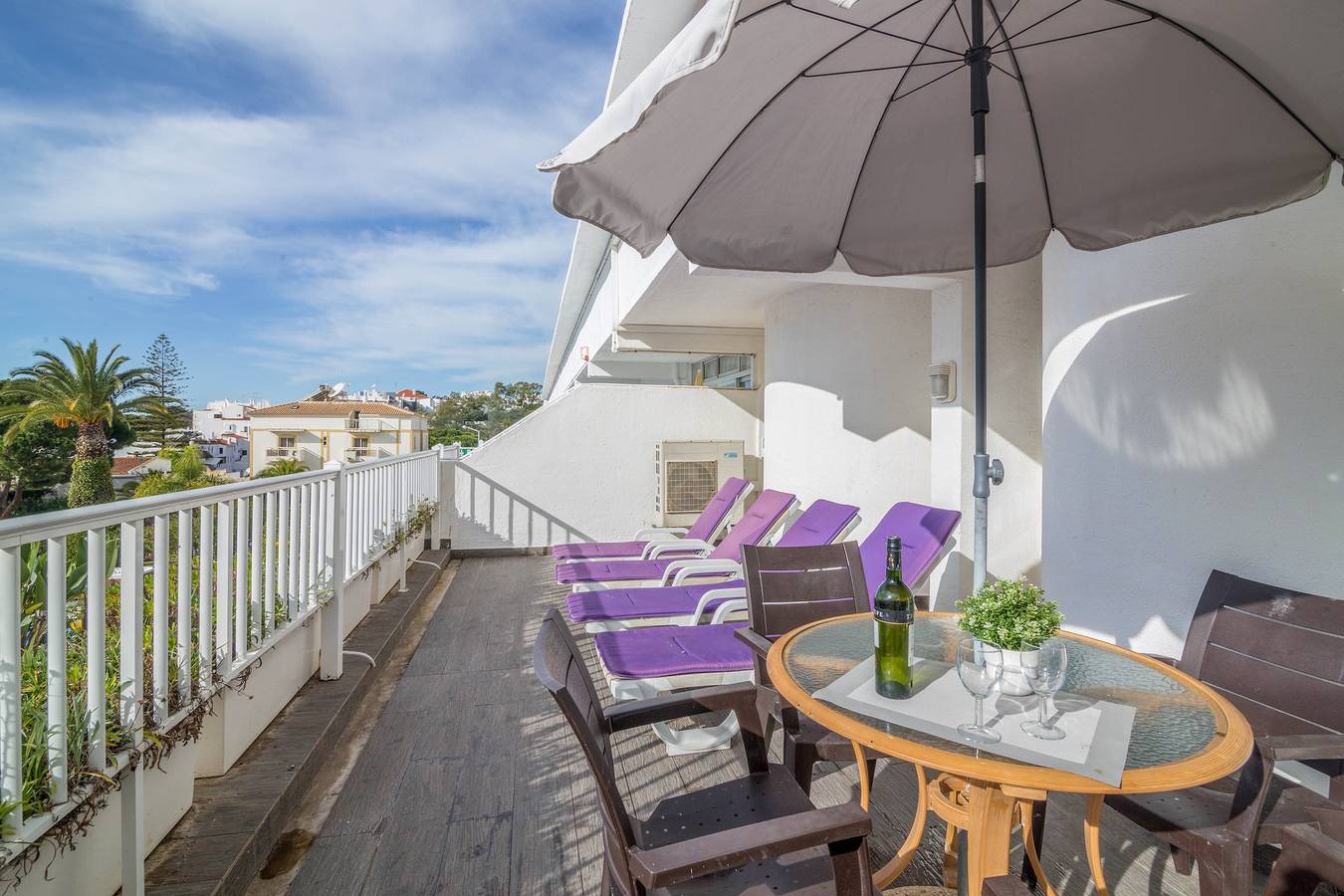 Ganze Wohnung, Ferienwohnung 'Apartamento no Clube Praia da Oura' mit Meerblick in Praia da Oura, Albufeira