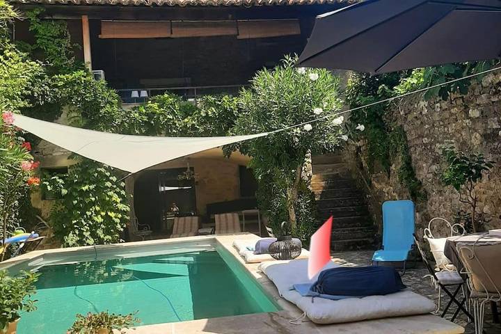 Maison de vacances pour 6 personnes, avec piscine ainsi que jardin et vue