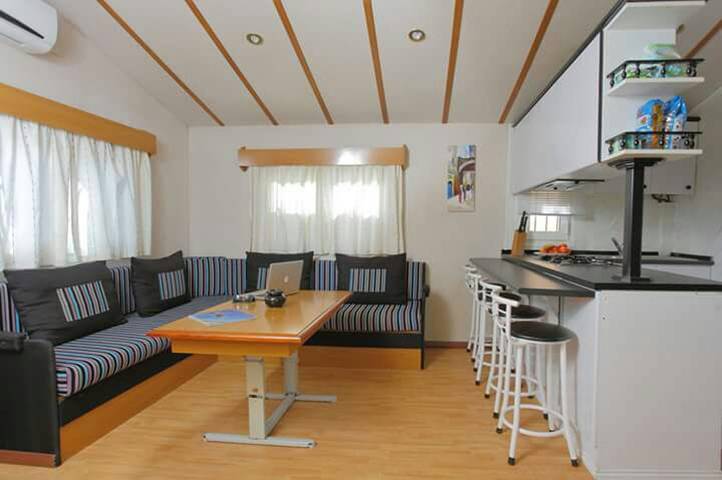 Charmanter Bungalow in Tarifa mit Bergblick in Playa de Los Lances, Tarifa
