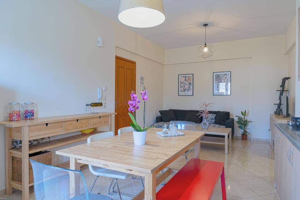 Appartement entier, Bright Apt Close to the Beach in Région d'Iraklio-Héraklion