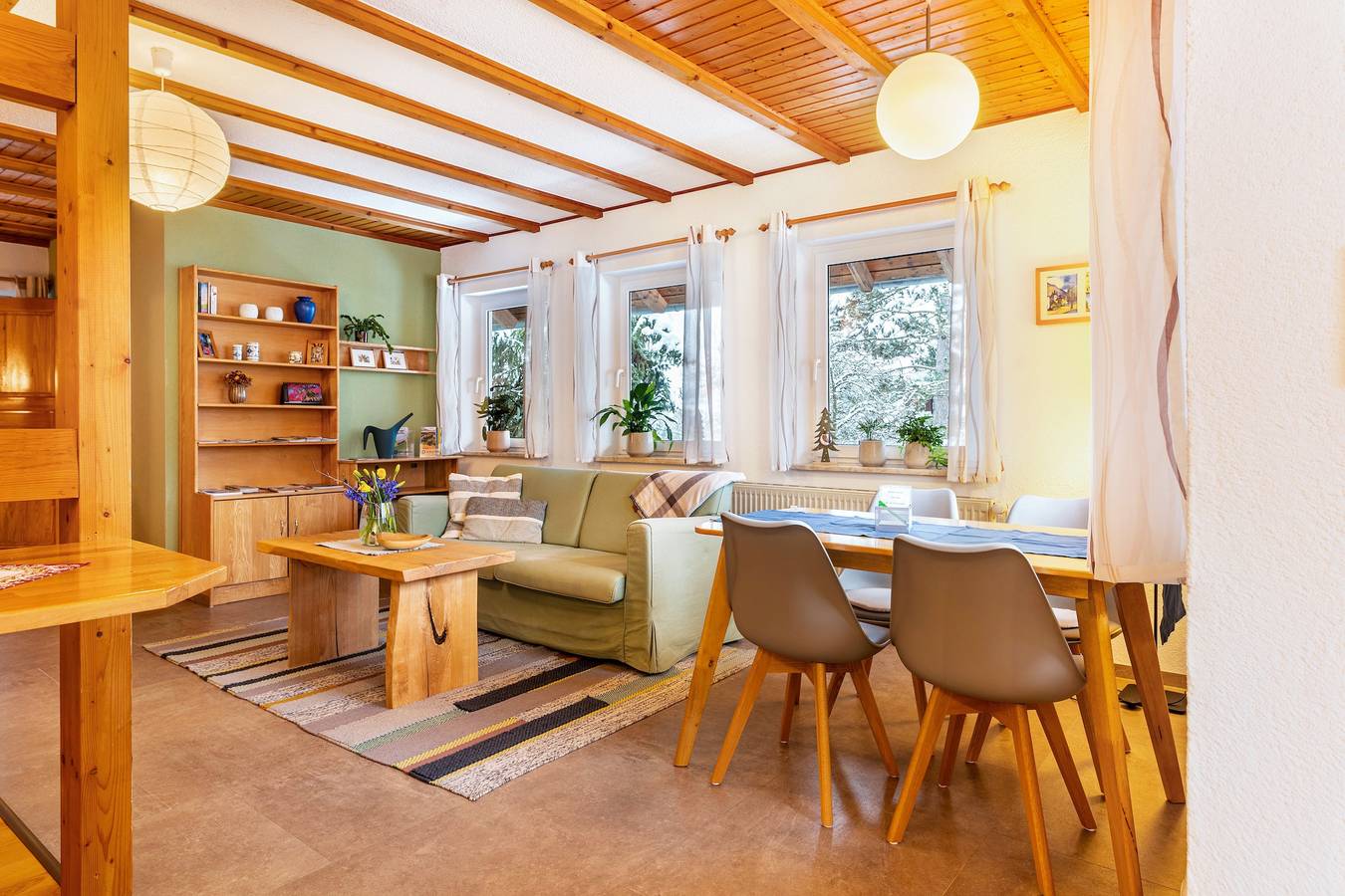 Ganze Wohnung, Ferienwohnung 'Am Schleifenbach' mit Bergblick, Gemeinschaftsgarten und Wlan in Saalfeld, Saalfeld/Saale