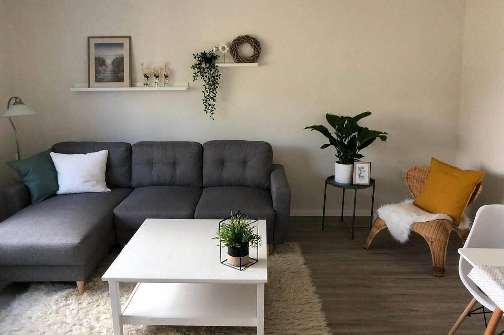 Ganze Wohnung, Schön gelegene Ferien-/Pendlerwohnung nahe Rothaarsteig mit guter Anbindung in Haiger, Naturpark Lahn-Dill-Bergland