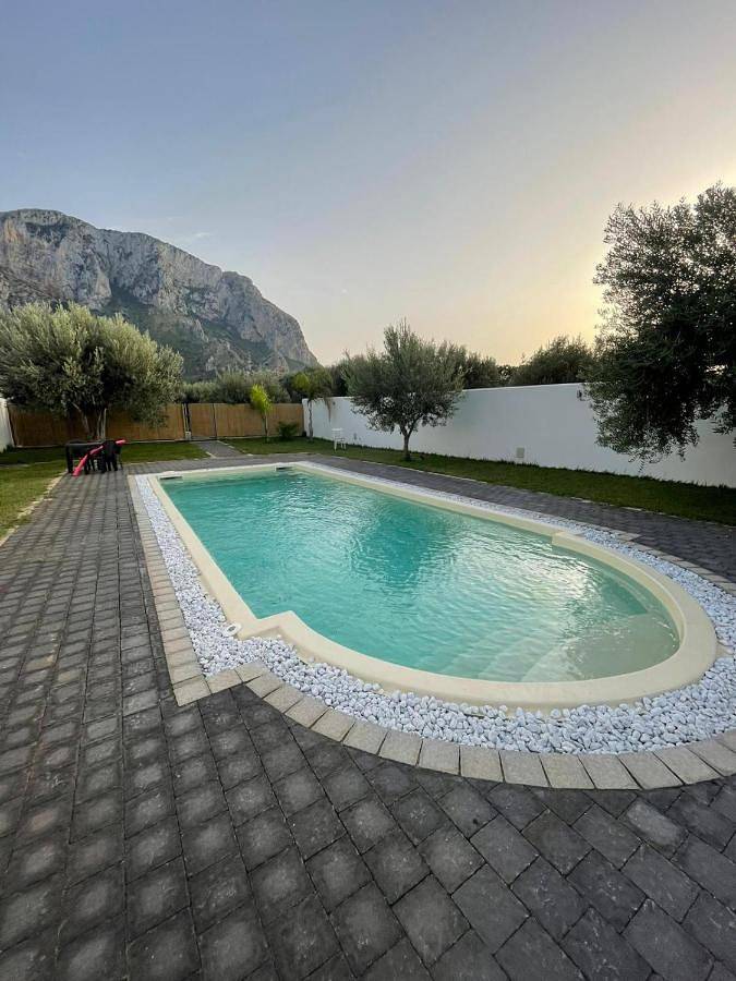Location de vacances pour 2 personnes, avec Terrasse et Jardin ainsi que Piscine et Vue à Cinisi - 2