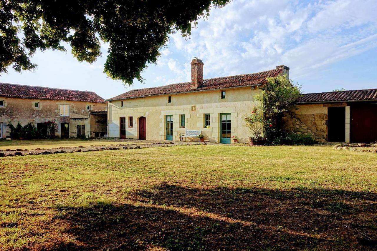 Closerie Les Roches - Charming and spacious 2 bedroom cottage in Bouillé-Loretz, Vallée de la Loire