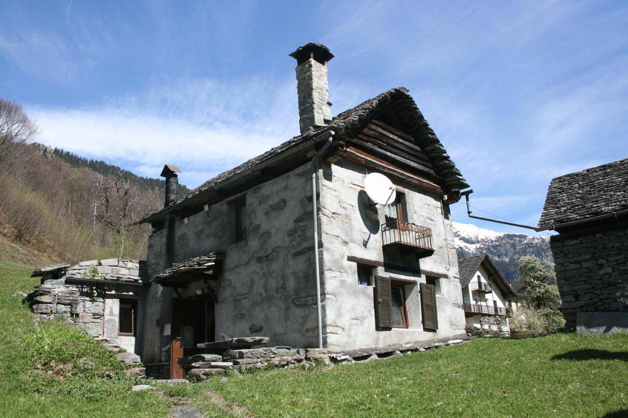 Three-Bedroom House in Niva (Vallemaggia), Campo
