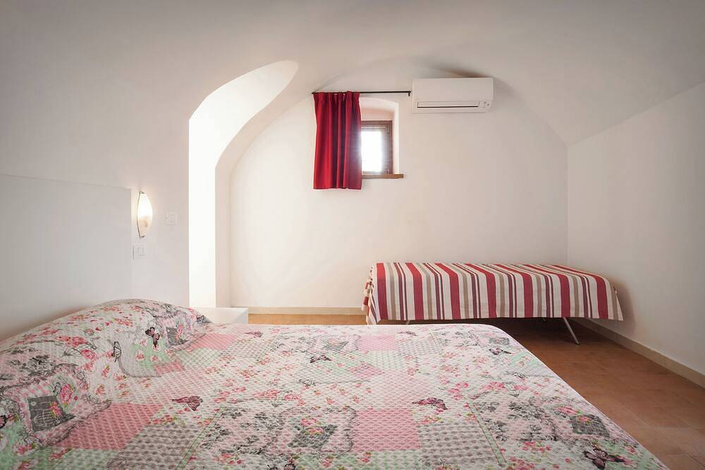 Ganze Wohnung, Casa Bacio-Apartment im historischen Zentrum von Cassone in Cassone di Malcesine, Malcesine
