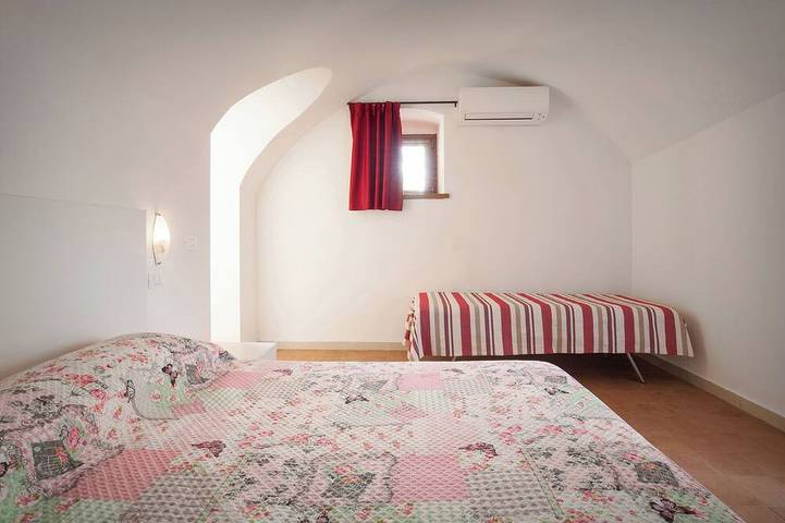 Ganze Wohnung, Casa Bacio-Apartment im historischen Zentrum von Cassone in Cassone di Malcesine, Malcesine