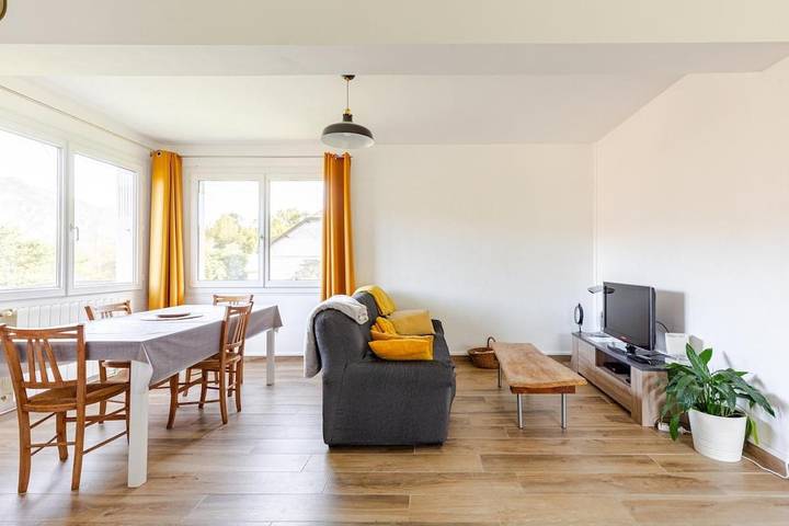 Location de vacances pour 4 personnes, avec vue et balcon à Ayros-Arbouix - 3