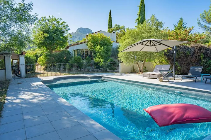 Villa for 8 people, with pool and garden - 1