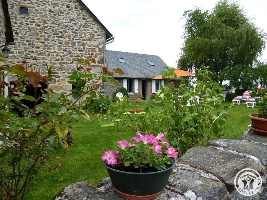 Casa rural en Sarroux con aparcamiento y jardín. in Saint-Julien-près-Bort, Ussel region