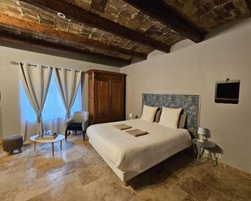 Maison d’hôte pour 2 personnes, avec piscine ainsi que jacuzzi et jardin dans 