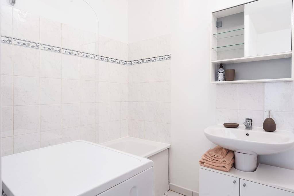 Appartement entier, Le Pompidou : Wifi - Parking gratuit - Jardin in Combs-la-Ville, Seine-et-Marne