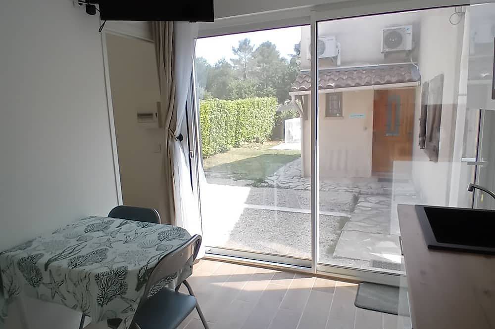 Ganze Wohnung, Quiet apartment with pool in Peymeinade, Mittelmeerküste (Frankreich)