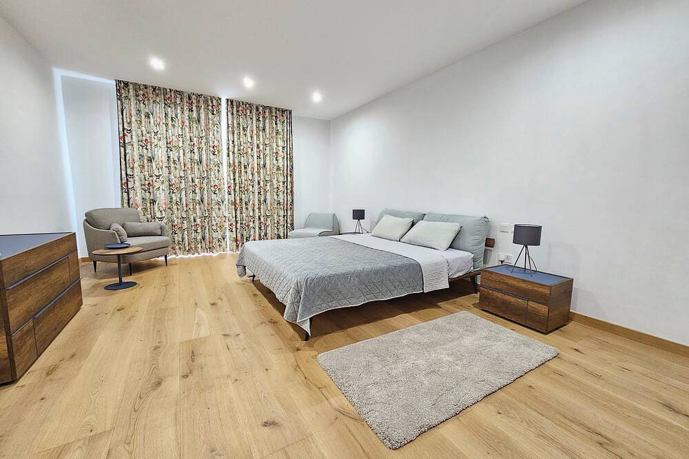 Geheel appartement, Stunning Seafront Portomaso Apartment w/terraces in Paceville, San Giljan