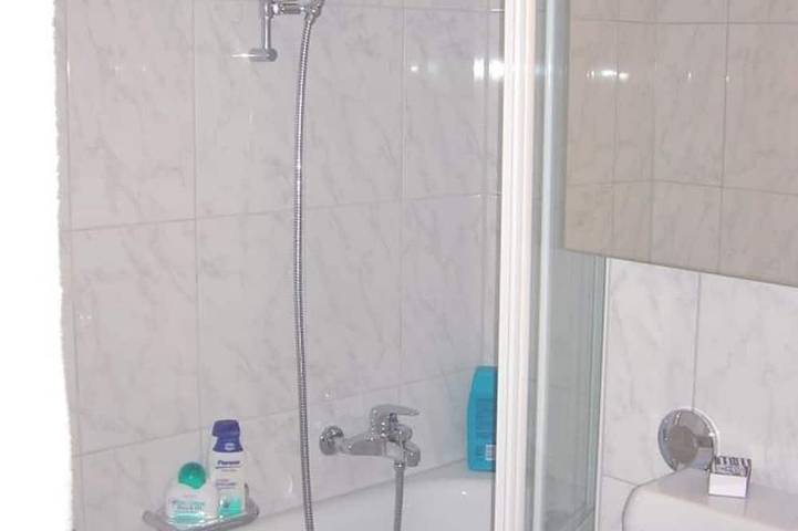 Ganze Wohnung, Uf dr Egga 22 Appartement/Fewo, Dusche oder Bad, Wc 2-Zimmerwohnung in Flüelapass, Davos