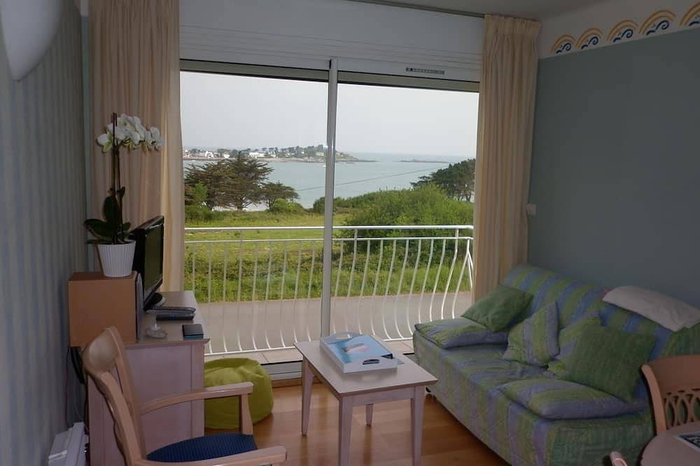 Entire apartment, Residence Cotes d'Armor, sea view, indoor pool, Wifi, beach walk in Plestin-les-Grèves, Ceinture Dorée