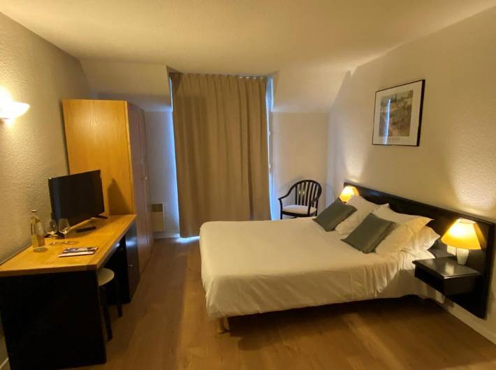 Hôtel pour 2 personnes, avec piscine ainsi que terrasse et jardin, animaux acceptés à Loubressac - 3