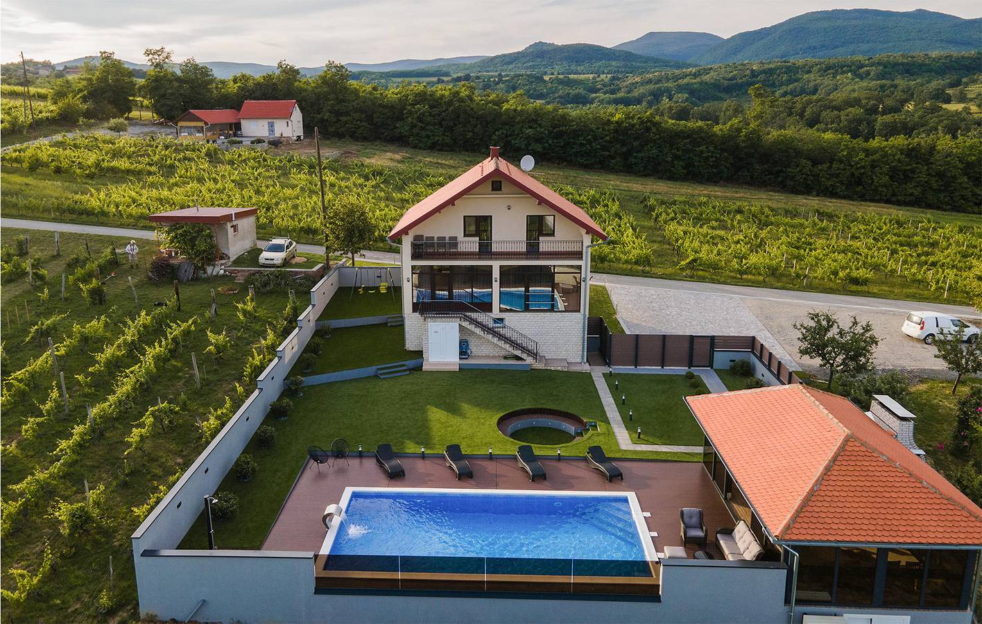 Schicke 180 m² große Wohnung mit Pool, Terrasse und kostenlosem WLAN in Pozega-Slawonien