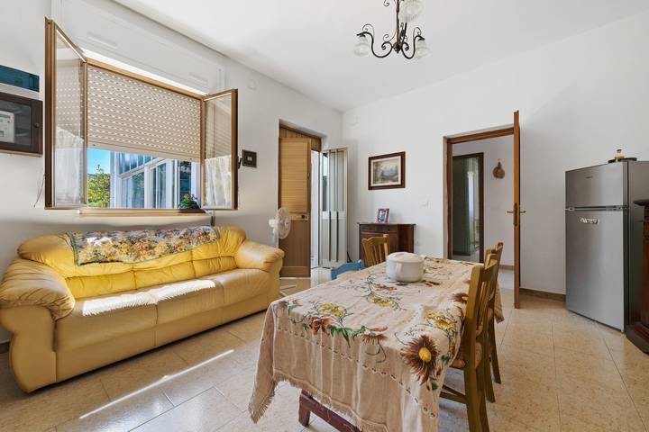 Casa vacanze 'Orsolina' con giardino privato, Wi-Fi e aria condizionata in Nuxis, Sulcis Iglesiente