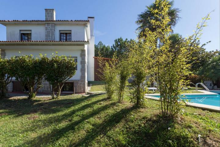 Location de vacances pour 8 personnes, avec jardin ainsi que piscine et balcon, animaux acceptés à Sanxenxo - 3