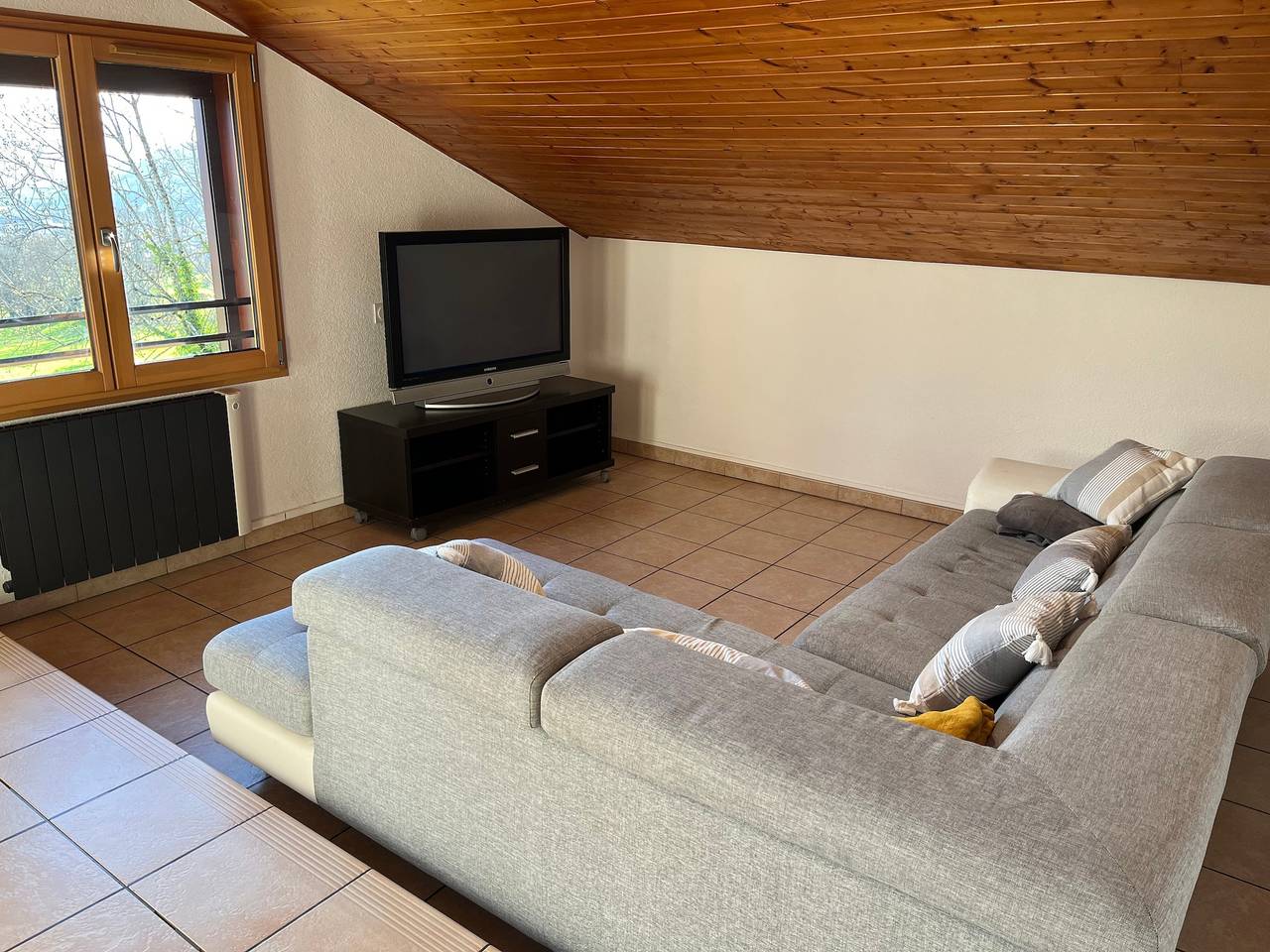 Appartement entier, Appartement 'Joli T3 À La Montagne' avec vue montagne, jardin partagé et balcon in Marignier, Région de Bonneville
