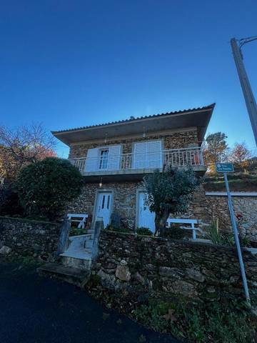 Gîte pour 6 personnes, avec jardin ainsi que vue et vue sur le lac à Ribeira de Pena