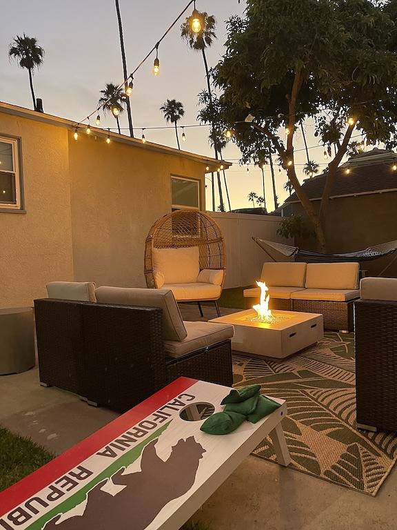 2 bed 2 bath 3 blocks from water! Sleeps 6 - Dog Run! in Oceanside, San Diego County