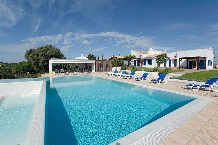 Casa rural para 15 personas, con Terraza además de Jardín y Piscina para niños en Lagos - 2