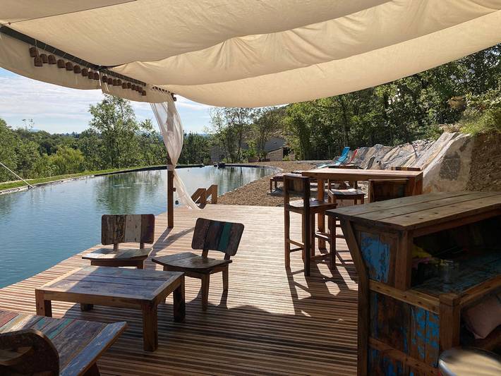 Location de vacances pour 6 personnes, avec Terrasse ainsi que Jardin et Piscine dans le Gard