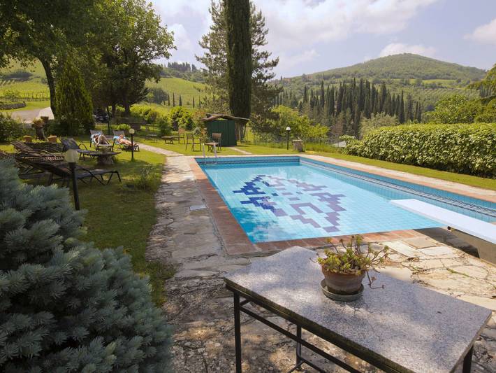 Agriturismo per 4 persone, con Terrazza e Giardino nonché Piscina a Radda in Chianti