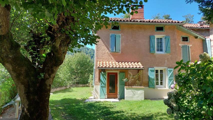 Location de vacances pour 7 personnes, avec terrasse à Razecueillé