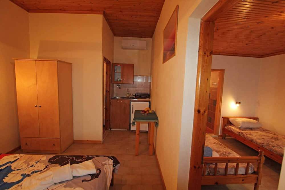 Ganze Wohnung, Weiße Haus Pagoi Wohnung in Agios Georgios, Korfu