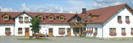 Ferienwohnung für 5 Personen, mit Balkon/Terrasse und Terrasse sowie Garten in Freudenberg