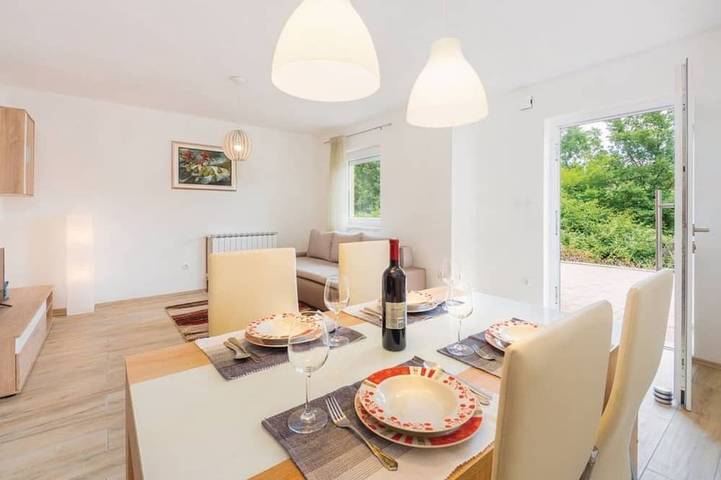 Ferienwohnung für 4 Personen, mit Balkon und Terrasse in Rijeka