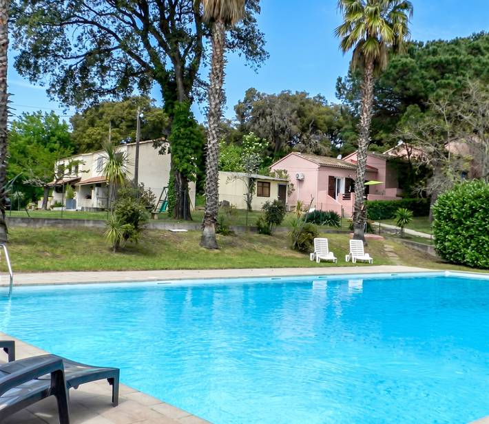 Maison de vacances pour 4 personnes, avec terrasse et piscine - 1