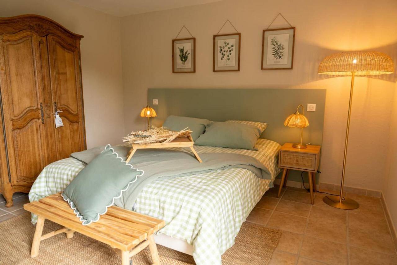 Double Room with Garden View in Aurons, Région d'Aix-en-Provence