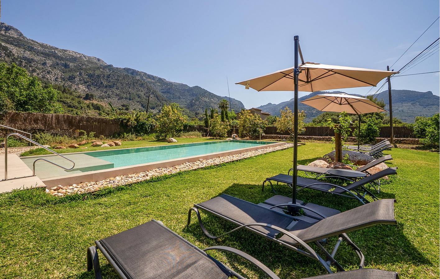Sonniger Rückzugsort in Sóller mit Pool, Terrasse und Grill in Biniaraix, Sóller