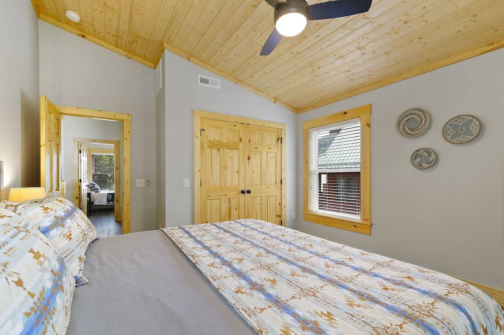 New Log Cabin in the Valley, Elk Experience, Year Round Access in Blue Ridge Parkway, Maggie Valley