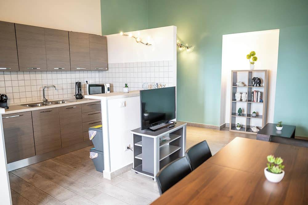 Appartamento intero, Vista Panoramica sulle isole Eolie con Piscina, palestra e Wifi - Apt Lipari in Patti, Provincia di Messina