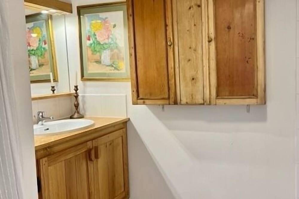 Ferme en pierre adaptée aux enfants et aux animaux avec piscine privée sur 2 hectares in Caylus, Quercy