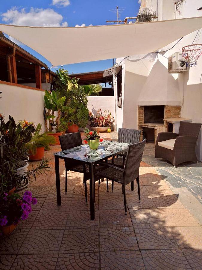 Loft per 3 persone, con giardino, con animali domestici in Sud Sardegna