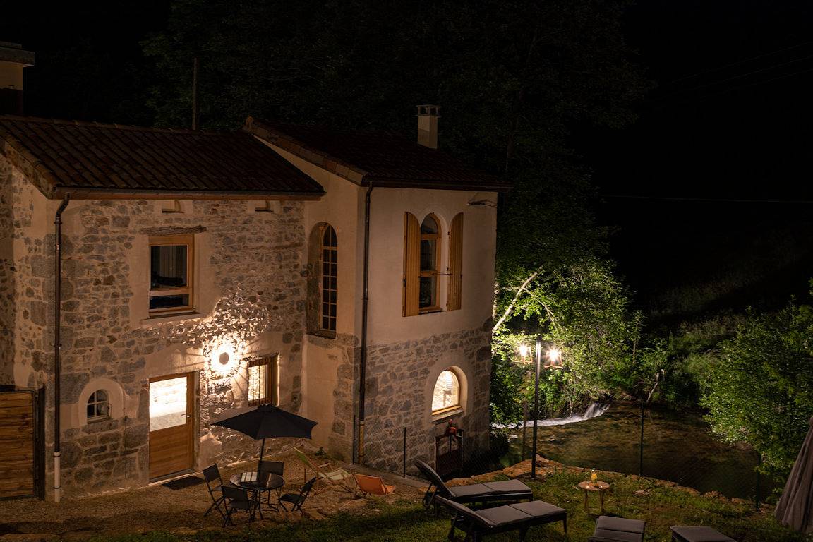 Moulin au bord de l'eau avec spa et piscine in Bourg-Argental, Parc Naturel Régional du Pilat