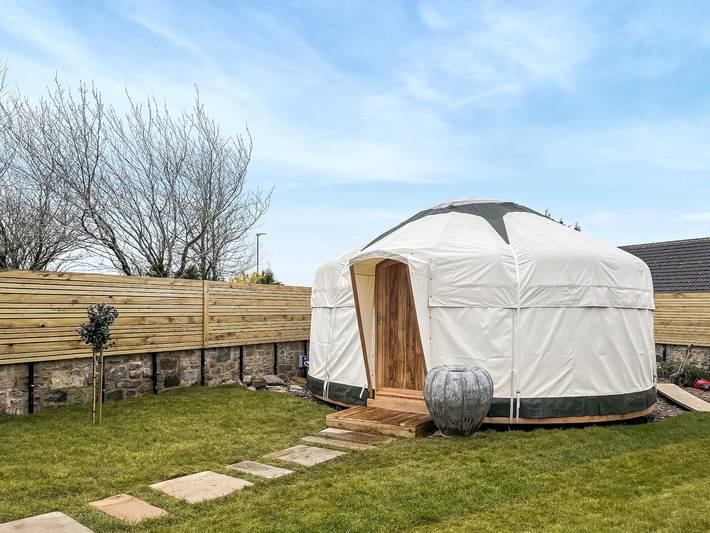 Glamping for 4 people, with Garden in Seahouses