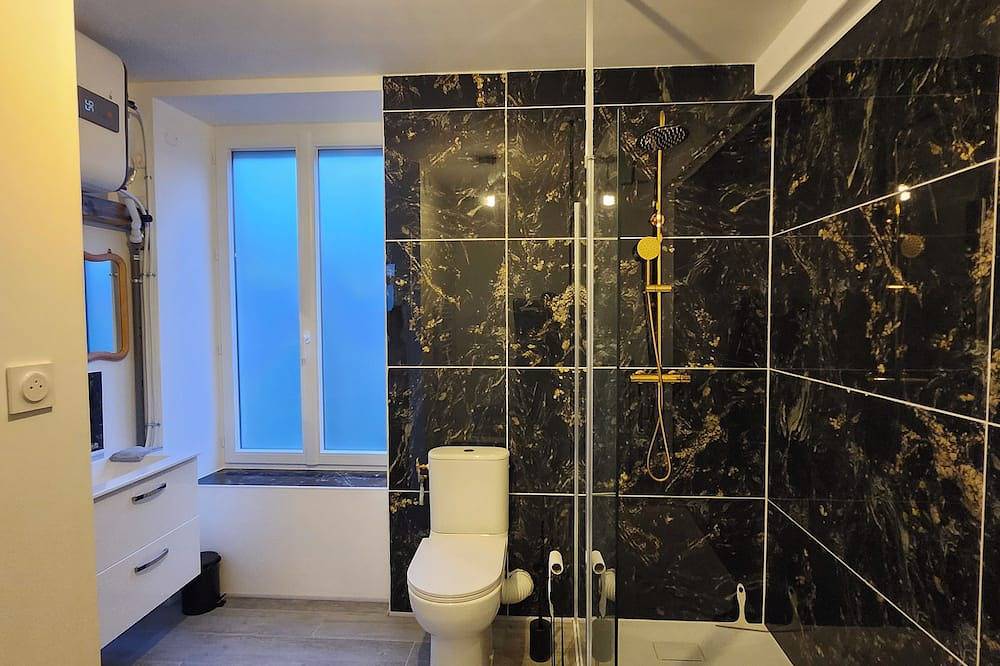Ganze Wohnung, Gemütliche Auszeit: Private Sauna, Garten und Parkplatz in Fleury-les-Aubrais, Orléans und Umgebung