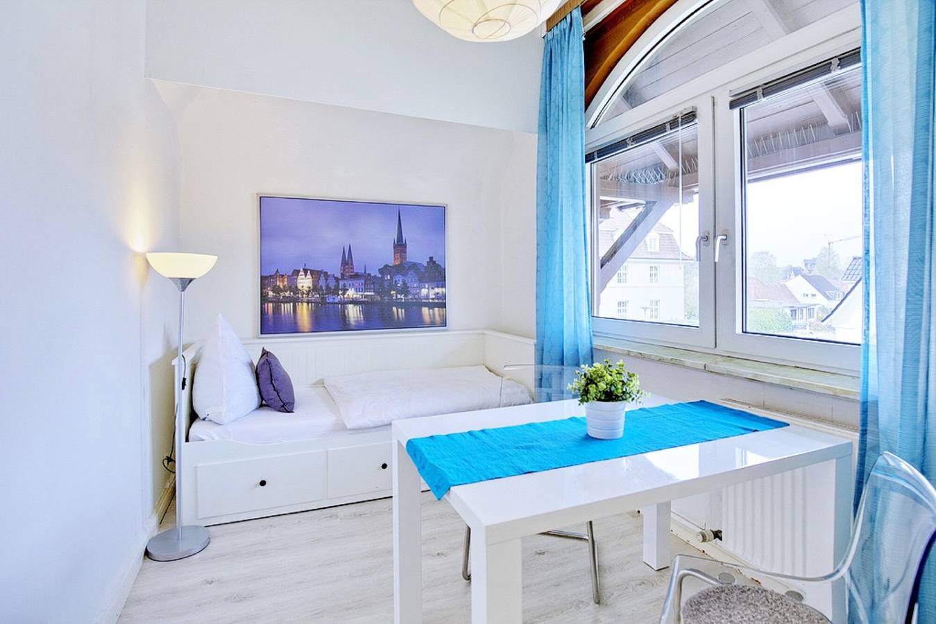 Ganze Wohnung, Ferienwohnung 'Möwe' ruhig und zentral am Kurpark, eigene Terrasse im Garten, Stellplatz am Haus in Travemünde, Lübeck