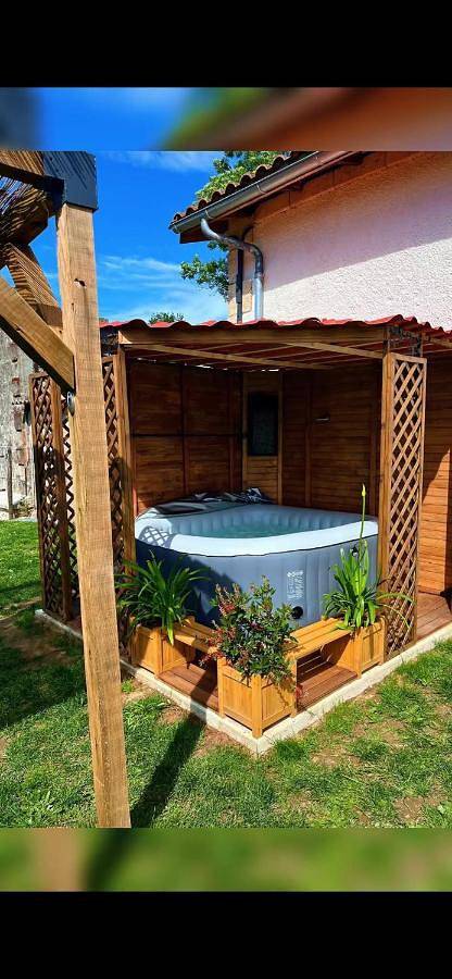 Location de vacances pour 4 personnes, avec Jacuzzi et Jardin à Pessac-sur-Dordogne