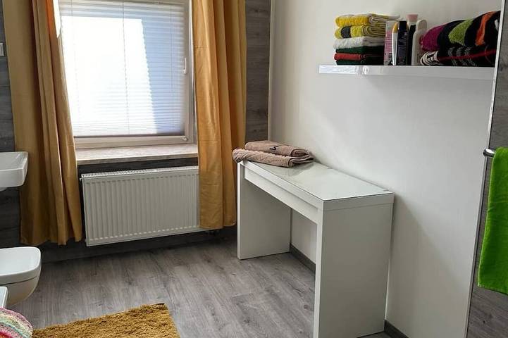Ganze Wohnung, Stylisch & gemütlich zugleich sowie das Zentrum nur 15 min. fußläufig entfernt! in Erfurt, Thüringer Kernland