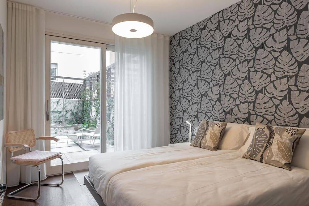 Entire apartment, Central 2Br Apartment – Private Parking – Long Term Welcome in Como, Lake Como