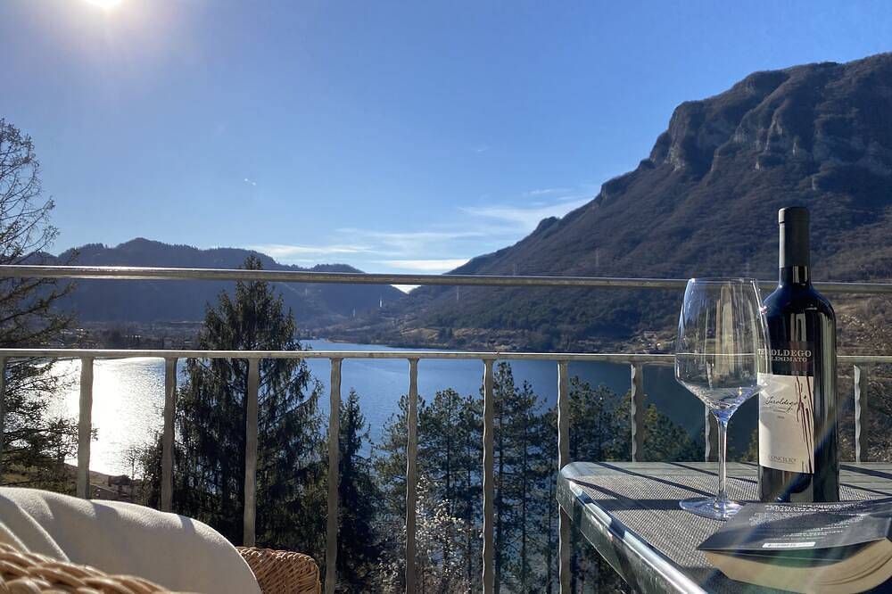 Geheel appartement, Villa Carlotta type C1, prachtig uitzicht, groot balkon, 300m van het meer, 4-5 personen. in Idro, Garda Bergen