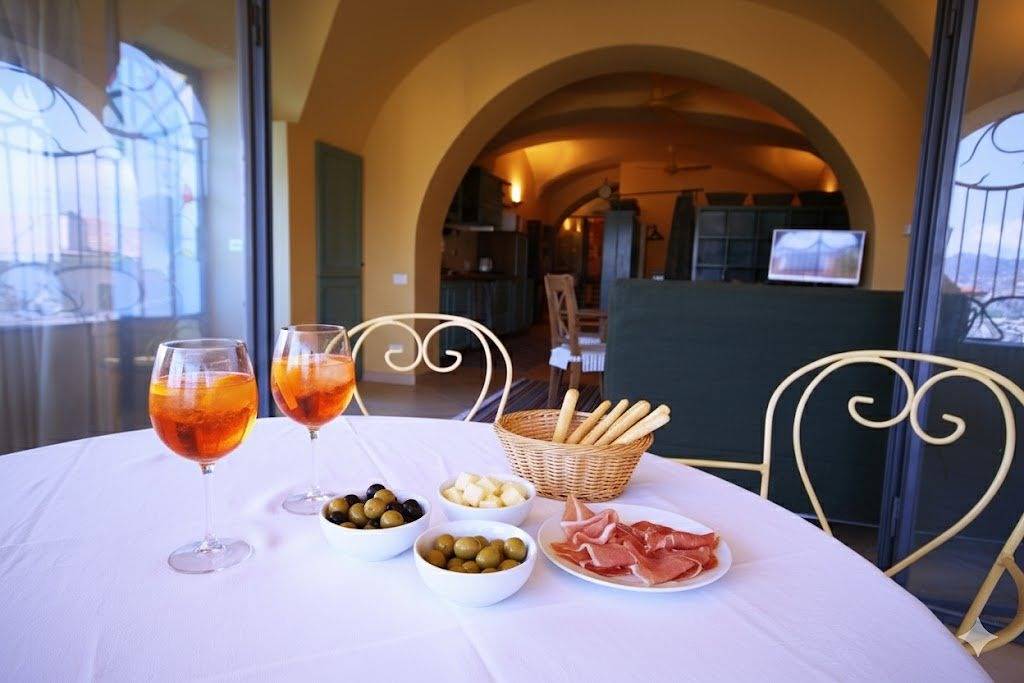 Ganze Wohnung, Wohnung mit Terrasse und Wifi in Imperia | Ap127 in Porto Maurizio, Imperia